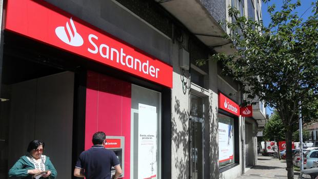 Santander y Crédit Agricole se alían en servicios para pymes