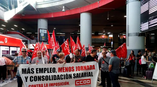 Los sindicatos convocan nuevos paros en Renfe para este verano y amenazan la operación salida