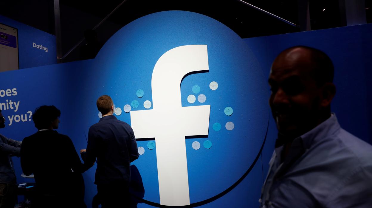Facebook apunta a otro trimestre de récord pese a los escándalos