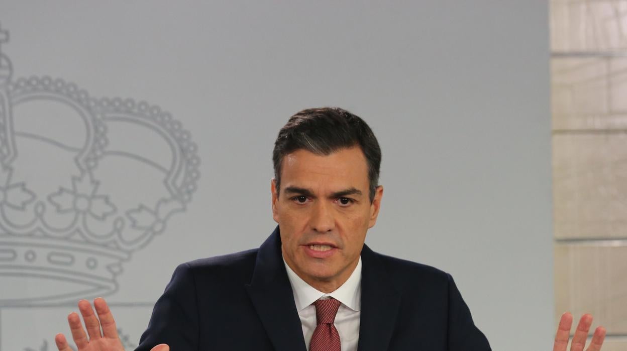 Pedro Sánchez, cuando dijo en La Moncloa que el impuesto de AJD lo pagarían los bancos