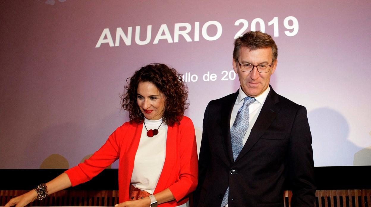 La ministra de Hacienda, María Jesús Montero, junto al presidente de la Xunta de Galicia, Alberto Núñez Feijóo