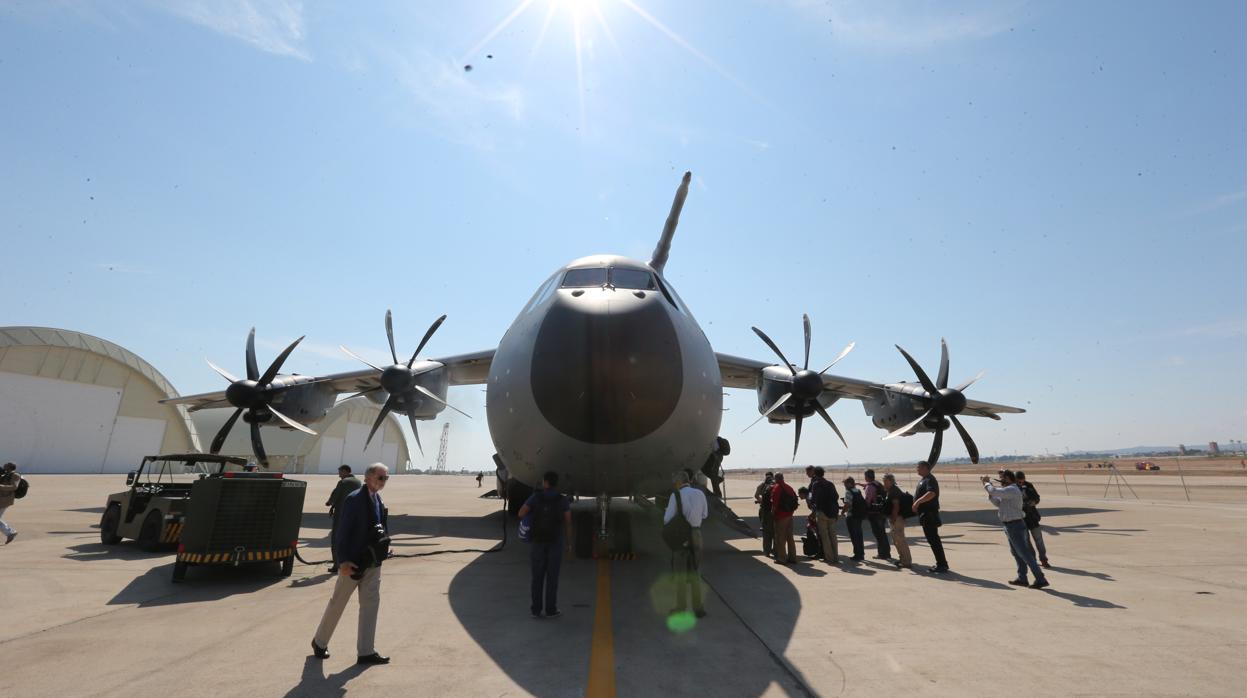 Un A400M en pista, el aviónd e transporte militar que se ensambla en Sevilla