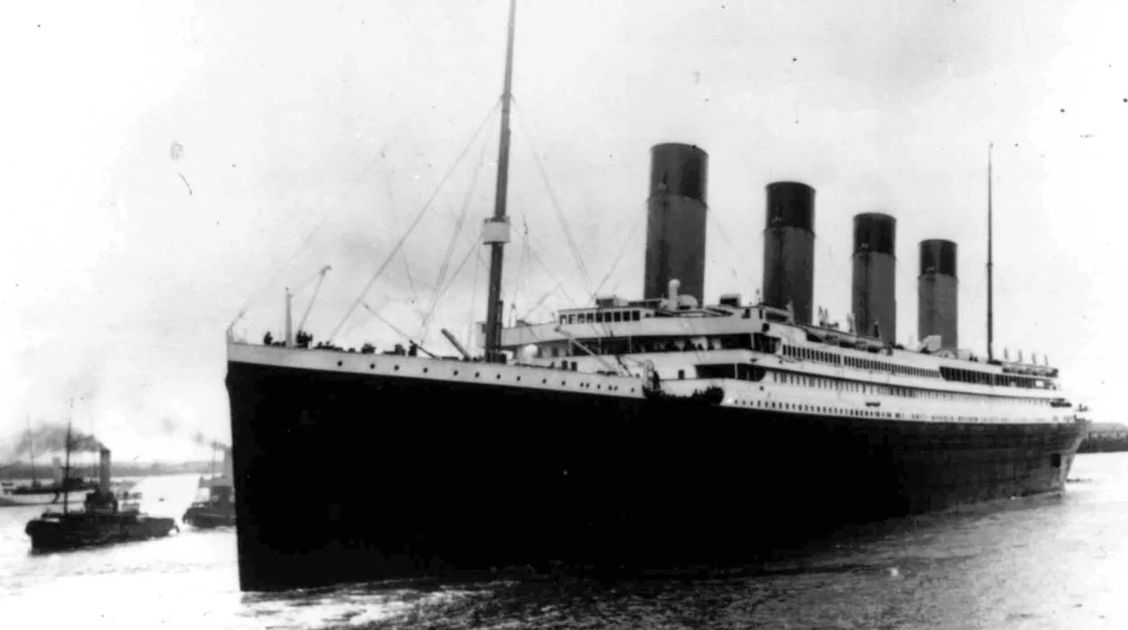 El Titanic al inicio de su viaje maldito, el 10 de abril de 1912