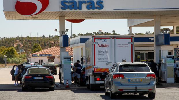 La huelga de transportistas en Portugal comienza a mermar las existencias de carburantes