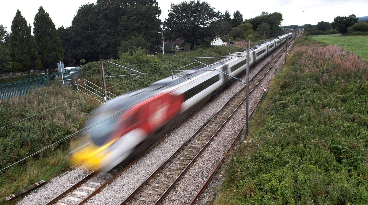 Tren de Virgin realizando el trayecto Londres-Birmingham