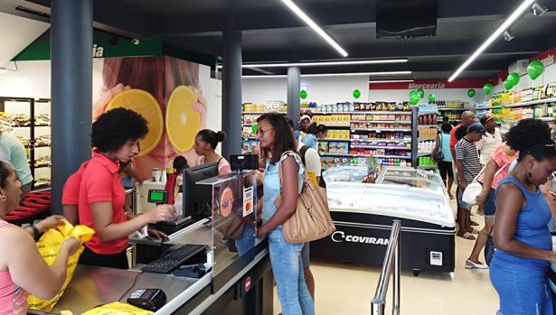 La cooperativa andaluza Covirán abre en Cabo Verde su primera tienda en África