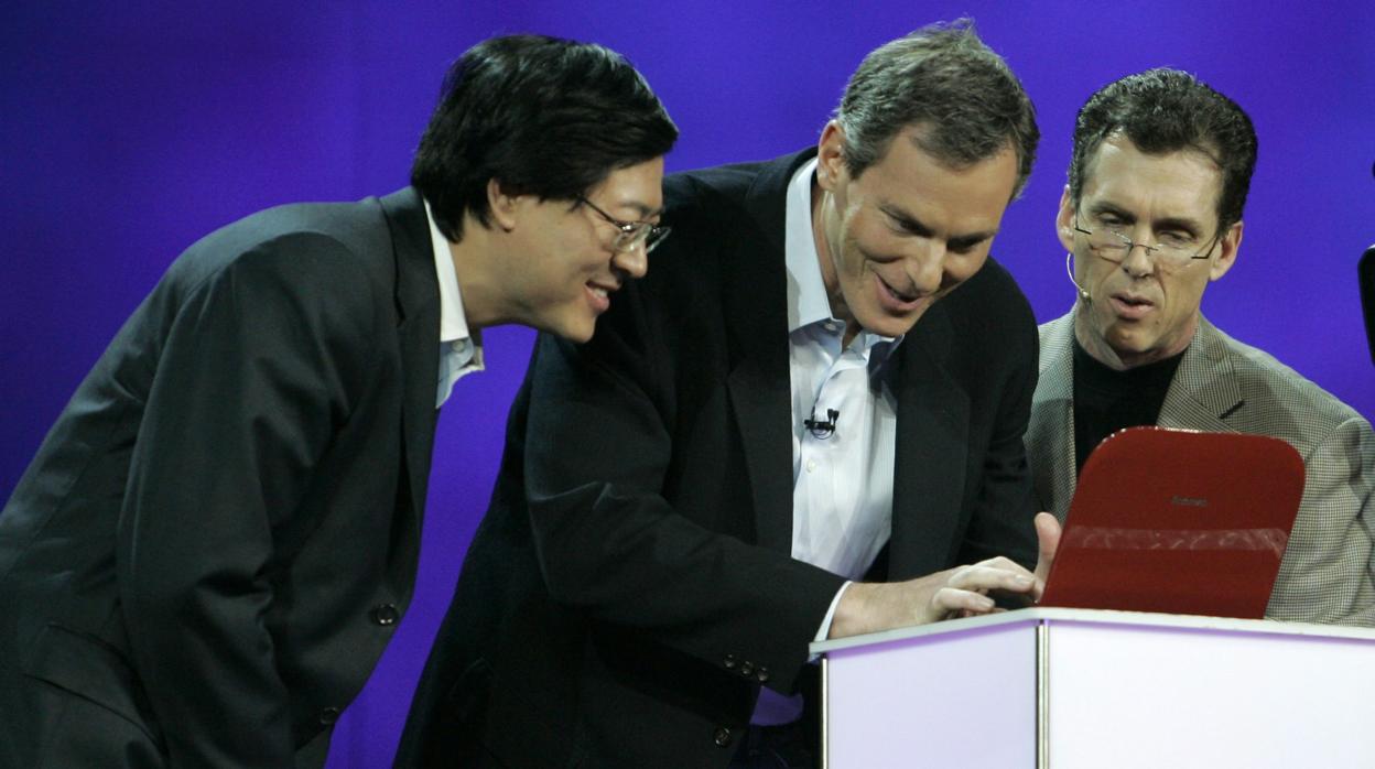 El CEO de Lenovo, Yang Yuanqing, junto a su homólogo de Qualcomm, Paul Jacobs
