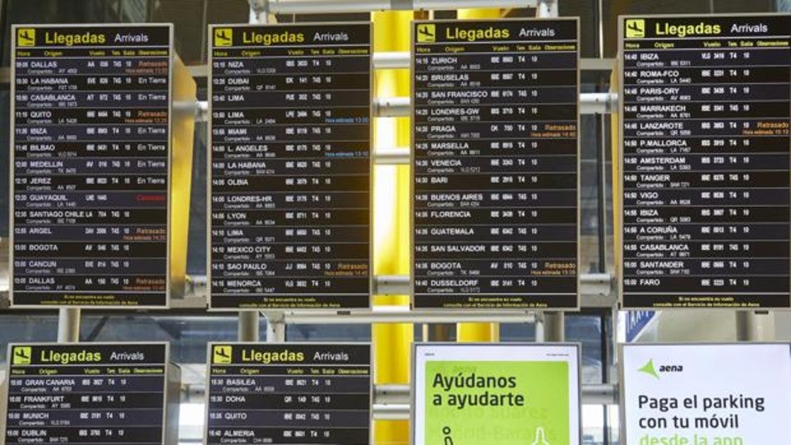 Panel de vuelos en el aeropuerto de Barajas