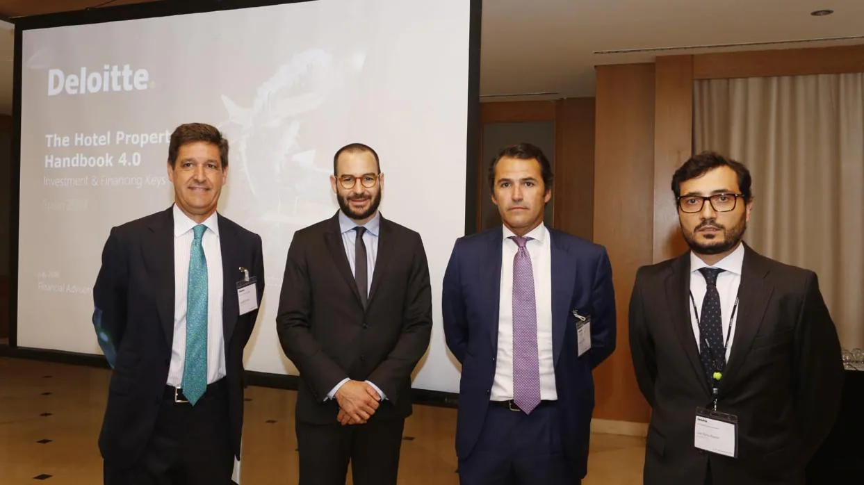 De izquierda a derecha, Leopoldo Parias, socio director de Deloitte en Andalucía y Extremadura; y Marc Molas, Ignacio Allende y José María Espejo, directivos de Deloitte Financial Advisory