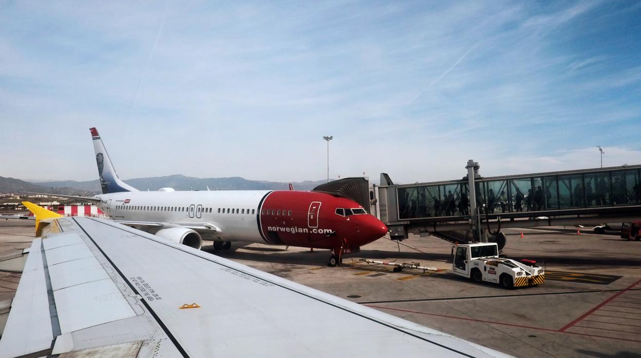 Avión de la aerolínea noruega en el aeropuerto de Málaga