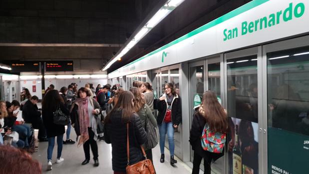 El despido de dos trabajadores provoca una huelga en el metro de Sevilla a partir del 21 de octubre