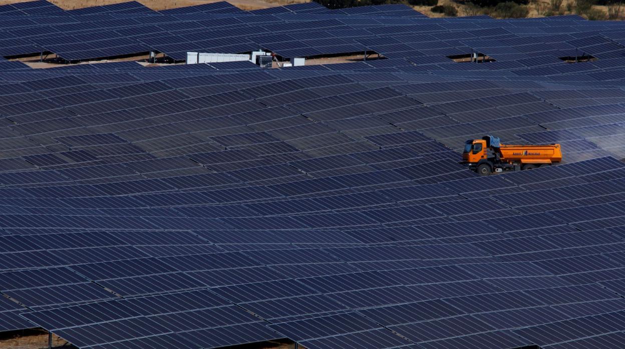 Trabajos de construcción de la planta fotovoltaica de Iberdrola