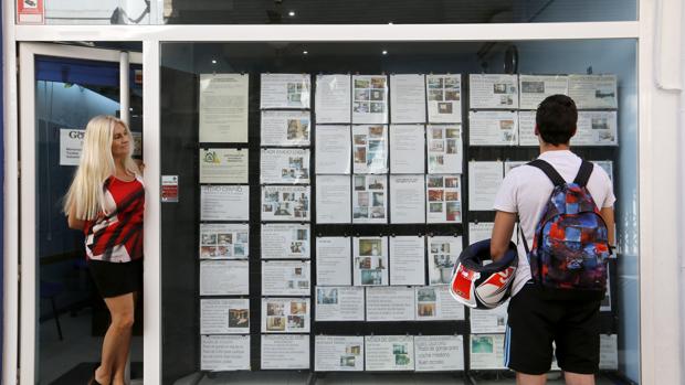 La compraventa de viviendas se desploma un 20% en Andalucía en agosto