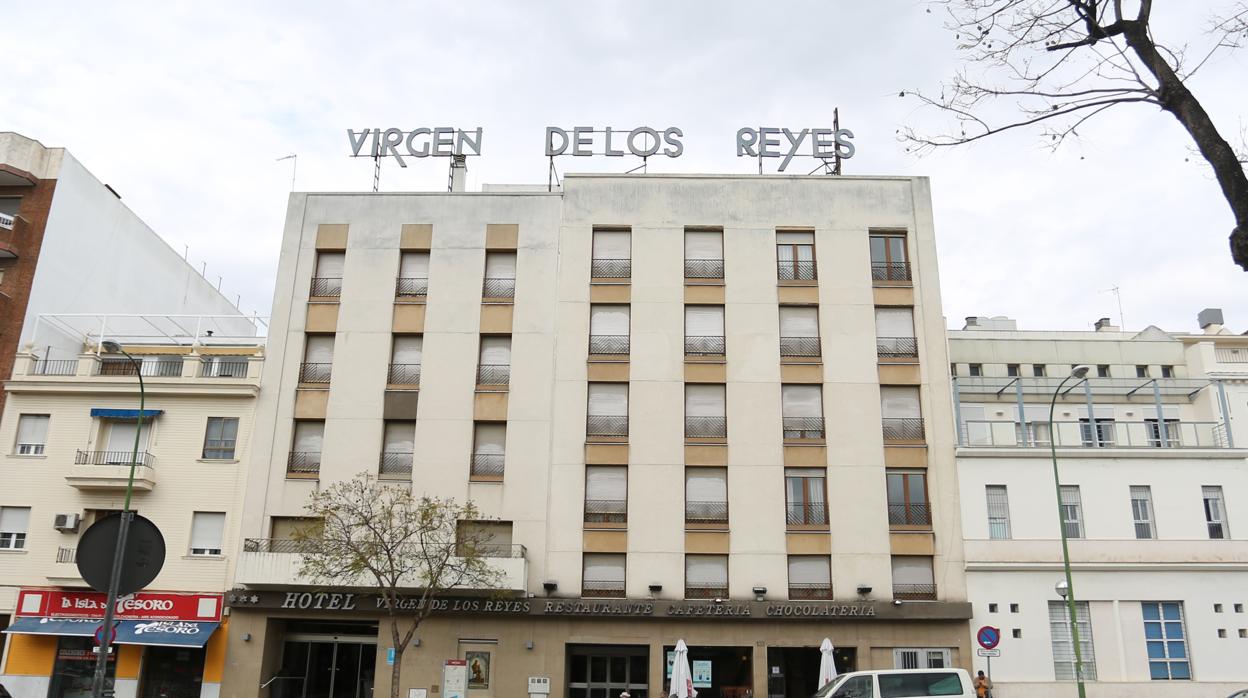 Hotel Virgen de los Reyes, ubicado en la calle Luis Montoto de la capital andaluza