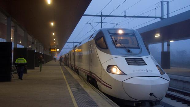 Renfe abrirá sus talleres a las empresas que compitan con la compañía pública por el AVE