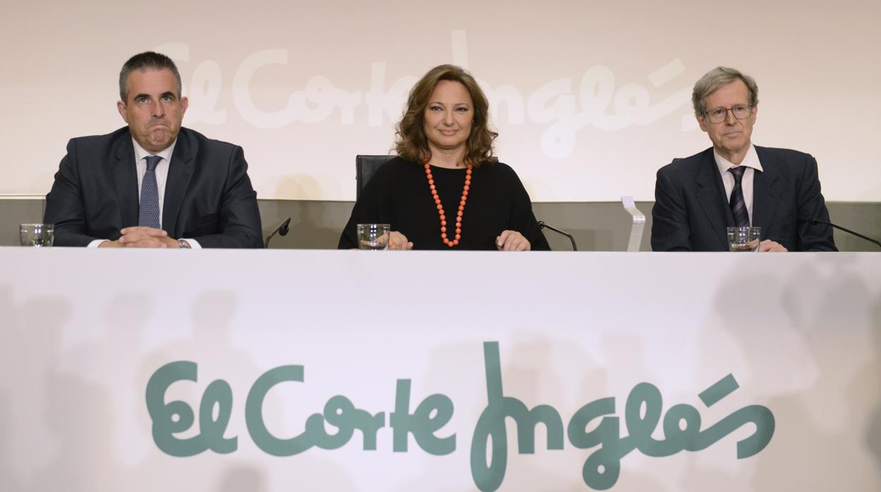 De izda a dcha: El CEO de El Corte Inglés Víctor del Pozo, la presidenta de la comapñía Marta Álvarez y el secretario del Consejo Antonio Fernández Gil.