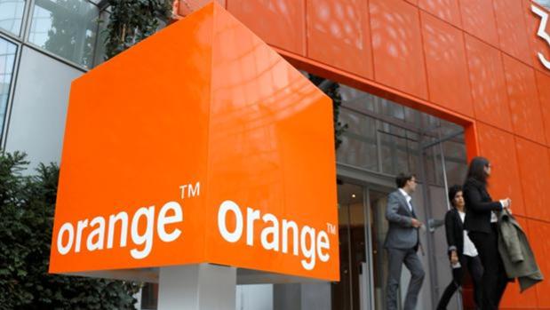 Orange lanza su banco en España con una cuenta remunerada al 1% para los clientes de la teleco