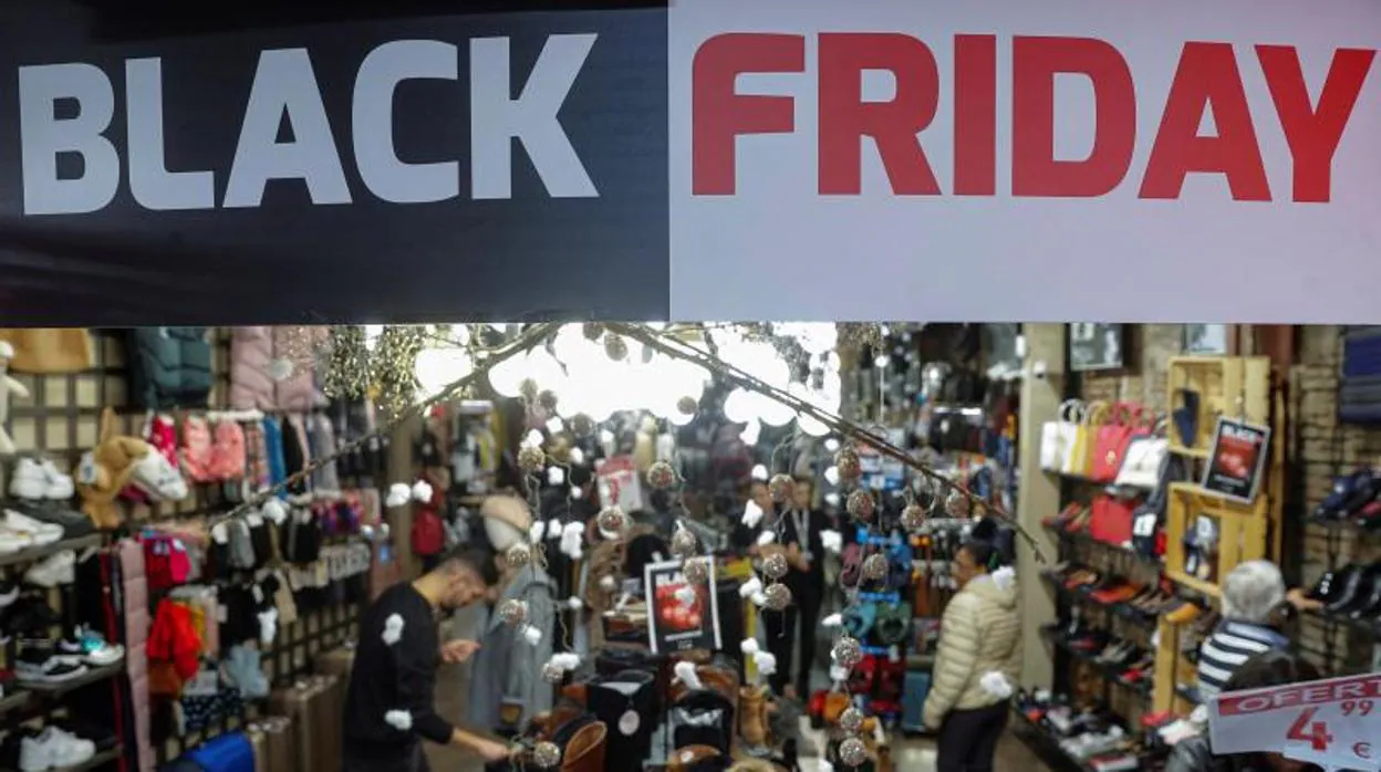 Descuentos por el Black Friday en un comercio de Madrid