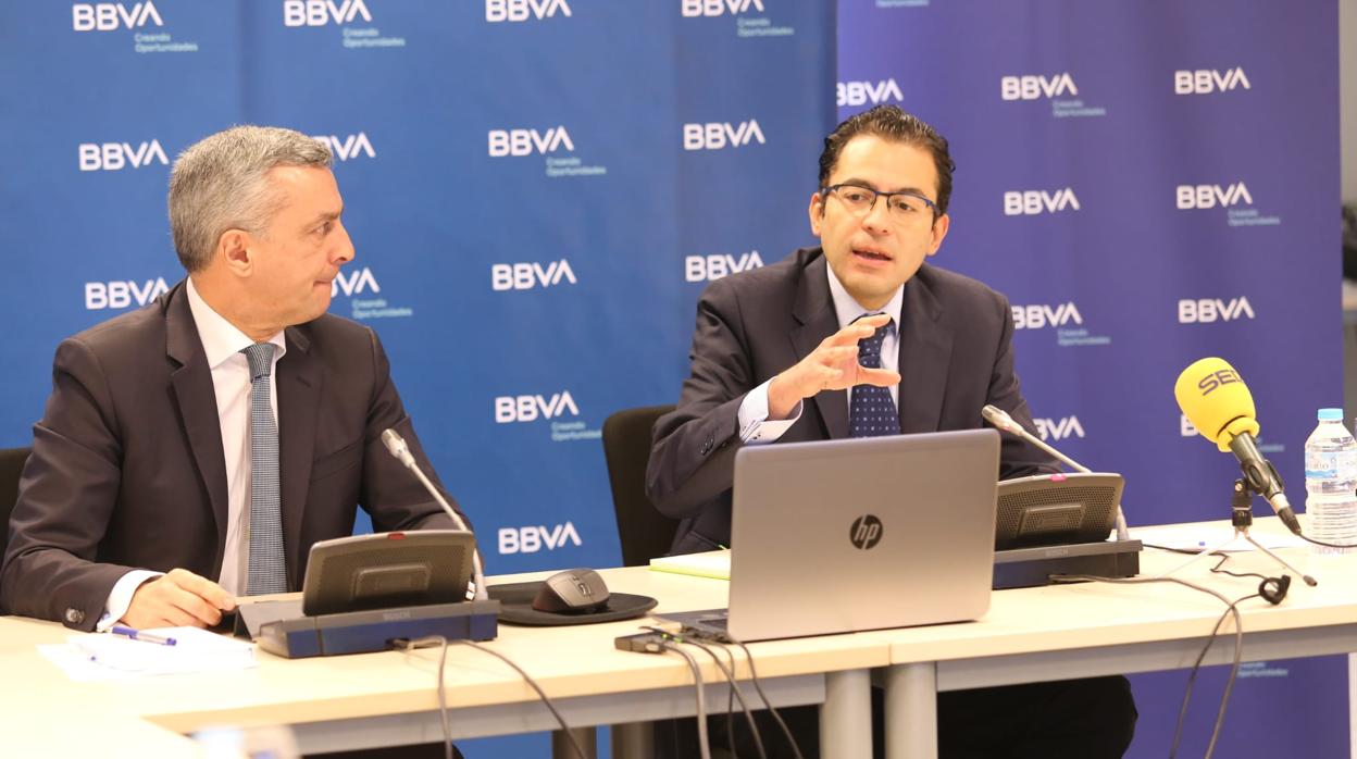 José Ballester, director general de la Territorial Sur de BBVA, y Miguel Cardoso, economista jefe para España y Portugal de BBVA Research