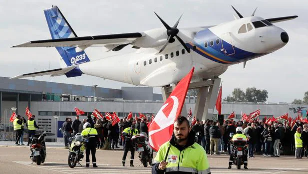 Huelga en la aeronáutica sevillana: los sindicatos aseguran un seguimiento del 80% del sector