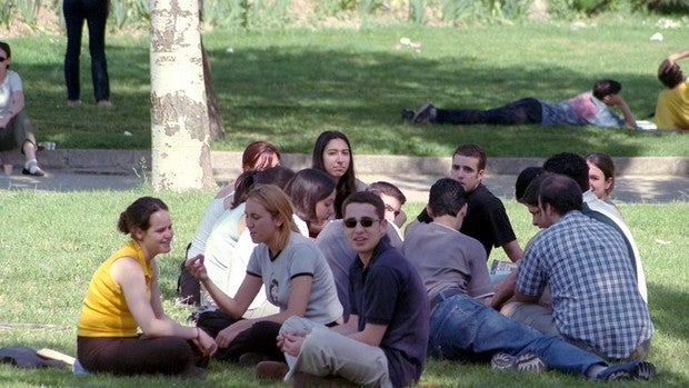 Los jóvenes ganan un 23% menos que en 2010 y su riqueza se desplomó un 43% en solo tres años