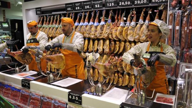 Esta es la cadena de supermercados que puede arrebatar el tercer puesto a Dia en España
