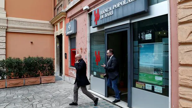 Otros novecientos millones al pozo sin fondo de la banca italiana