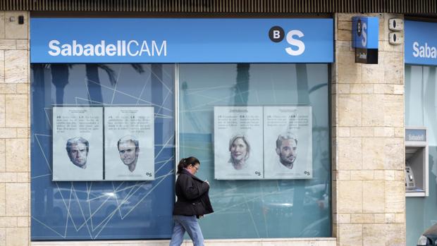 El Sabadell vende su gestora de fondos de inversión a Amundi por 430 millones de euros