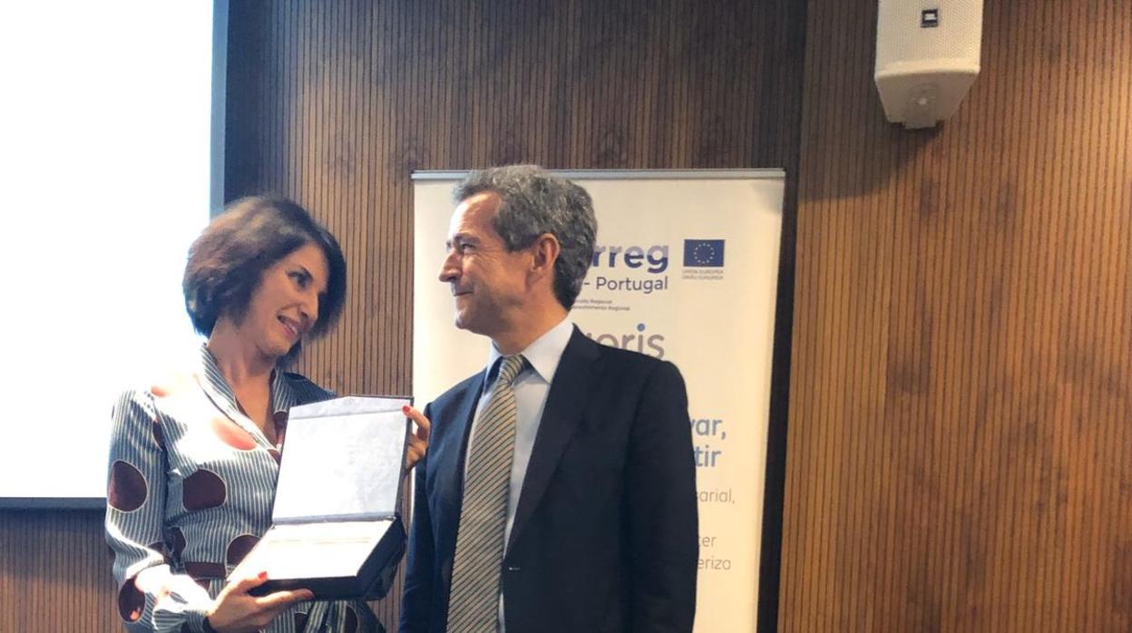 Paz Gutiérrez, CEO de Grabysur, recoge el premio Mejor Directivo del sector aeronáutico