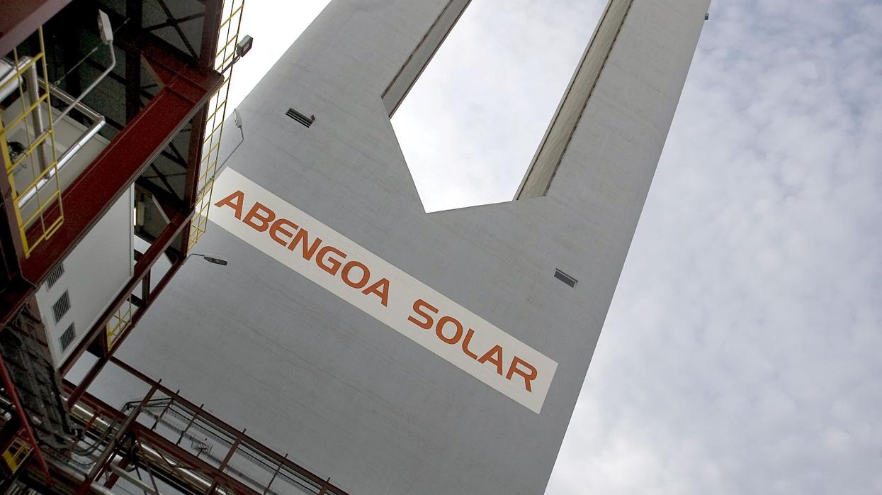 Planta solar de Abengoa en Sanlúcar La Mayor (Sevilla)