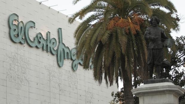 El Corte Inglés vende a Cellnex los derechos de explotación de más de 400 antenas de telefonía