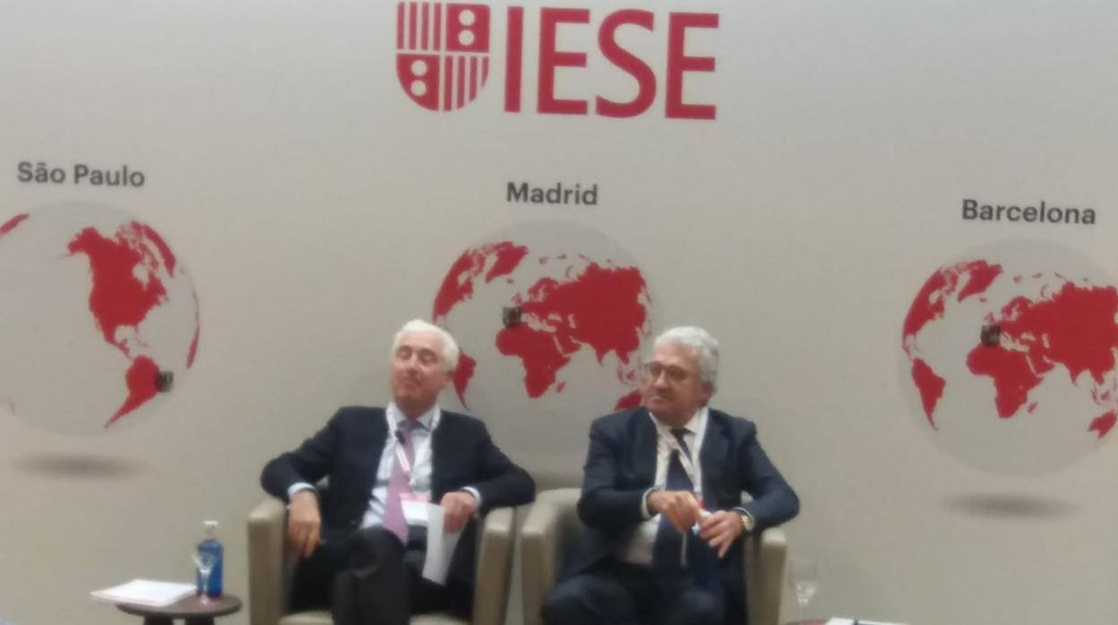 El profesor López Calderete y el consejero delegado de Endesa, José Bogas, esta tarde