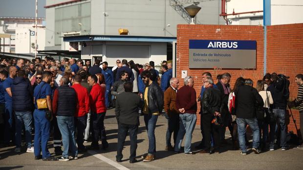 Los trabajadores de Airbus Sevilla secundan las concentraciones en rechazo al plan de ajuste