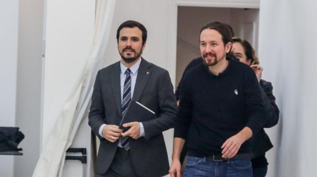 El ministro de Consumo, Alberto Garzón, y el vicepresidente del Gobierno, Pablo Iglesias