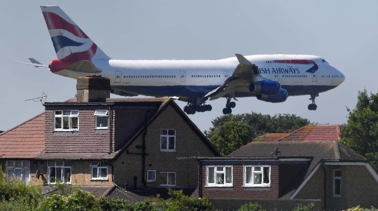 British Airways también eliminará el recargo que normalmente cobra a los clientes por cambiar la fecha de sus vuelos