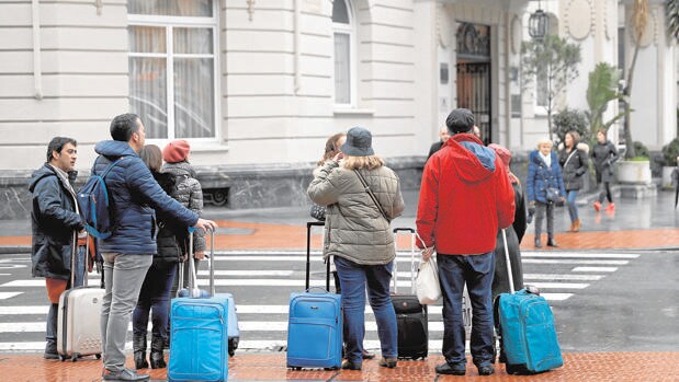 La llegada de turistas cayó en enero por primera vez desde 2013