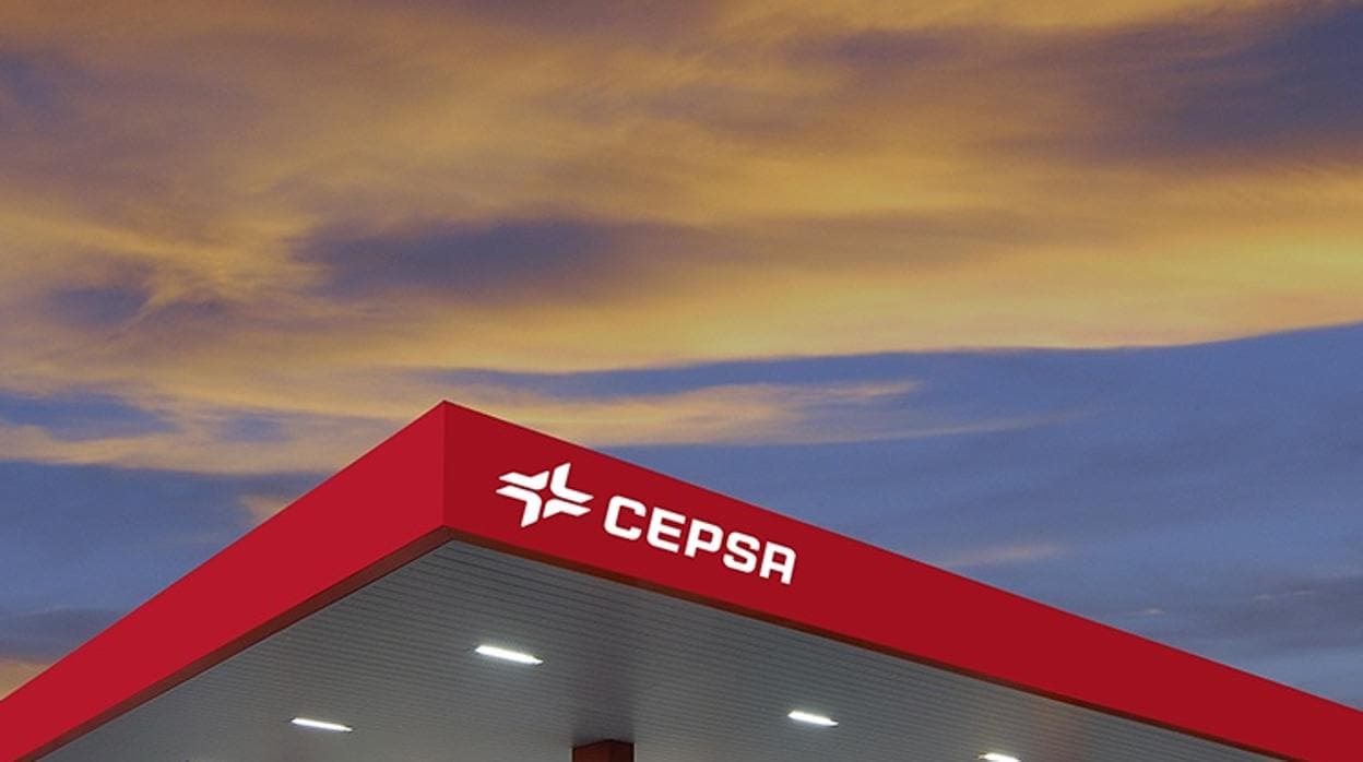 Repsol y Cepsa establecen el sistema de autoservicio en las gasolineras para evitar contagios