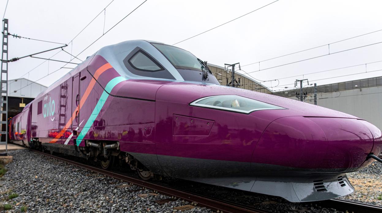 Renfe suspende la puesta en marcha del AVE low cost, prevista para el 6 de abril