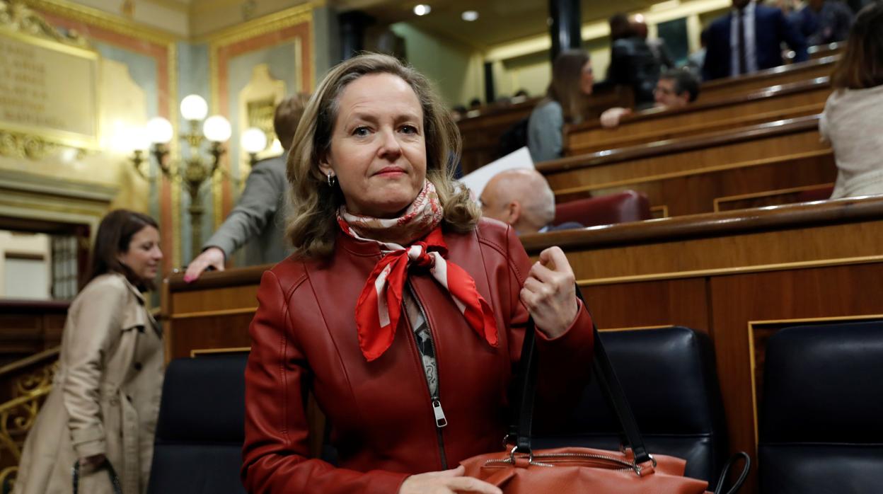 La vicepresidenta de Asuntos Económicos, Nadia Calviño a su llegada al pleno del Congreso