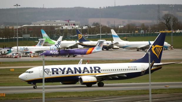 Ryanair descarta volver a operar vuelos hasta junio