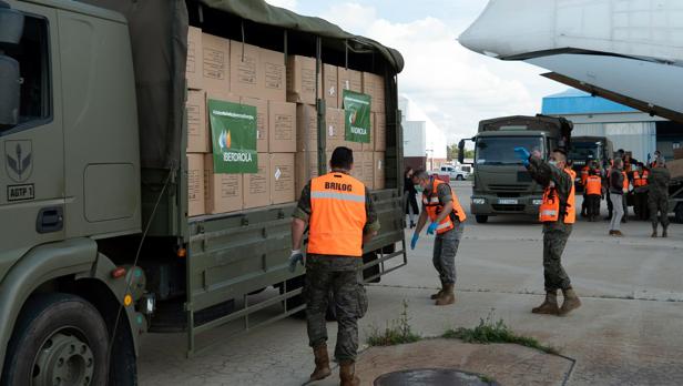 Un avión aterriza en Torrejón con 4,6 millones de mascarillas donadas por Iberdrola