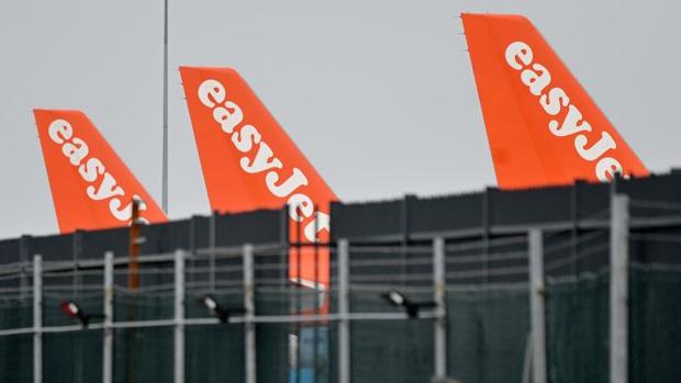 EasyJet estudia dejar libre el asiento del medio para  para evitar futuros contagios por coronavirus