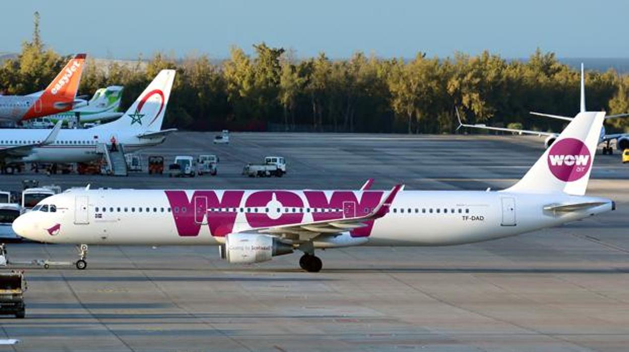 Avión de Wow en el aeropuerto de Gran Canaria