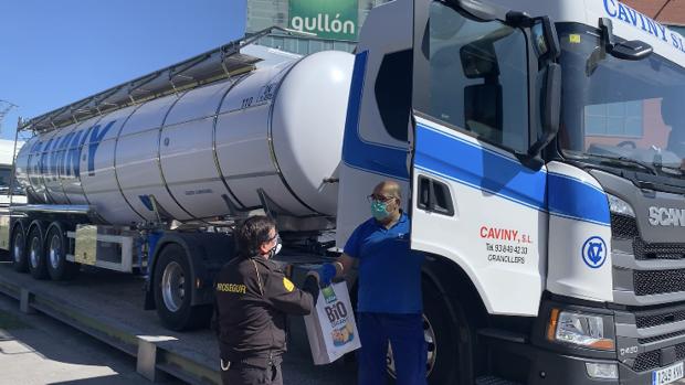 Lotes solidarios de productos dulces para acompañar a los héroes de la crisis sanitaria