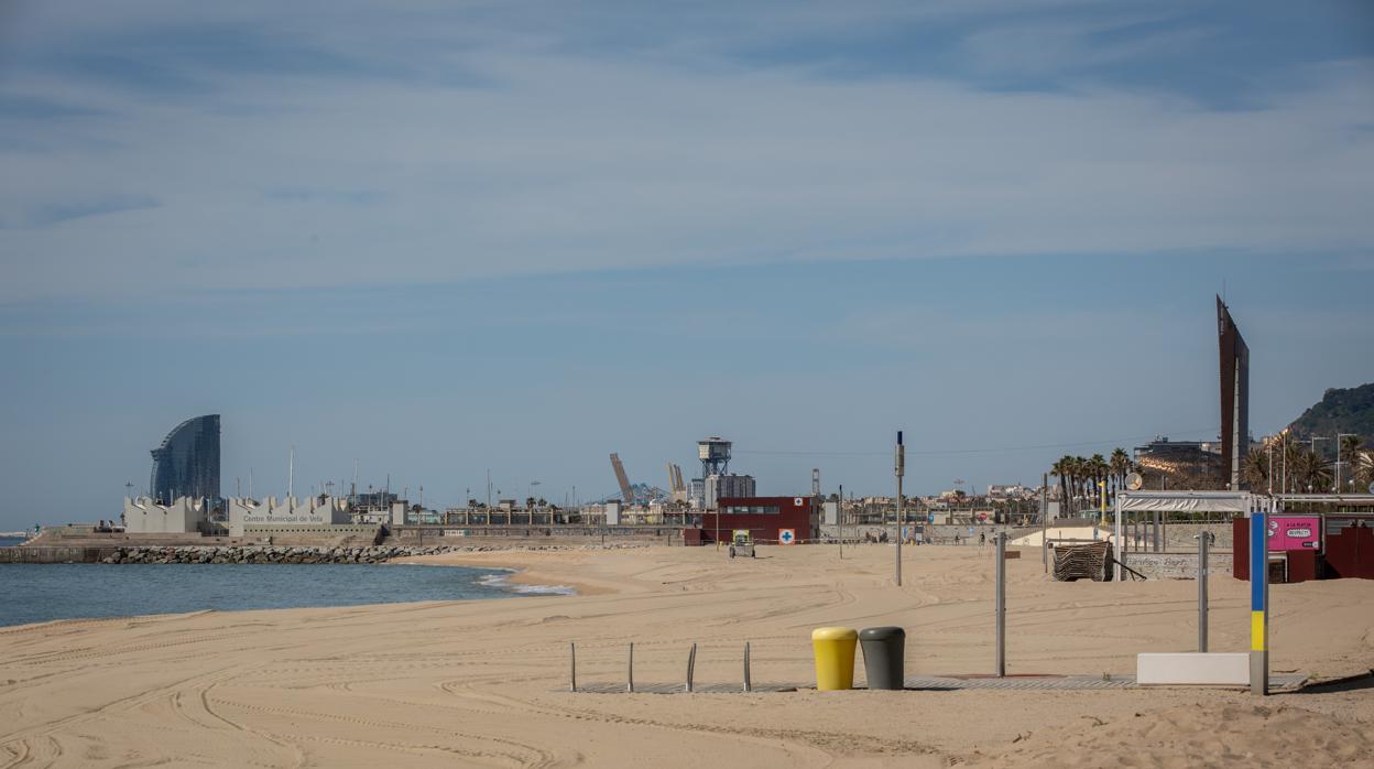 Imagen de la Base náutica de la playa del Bogatell en Barcelona