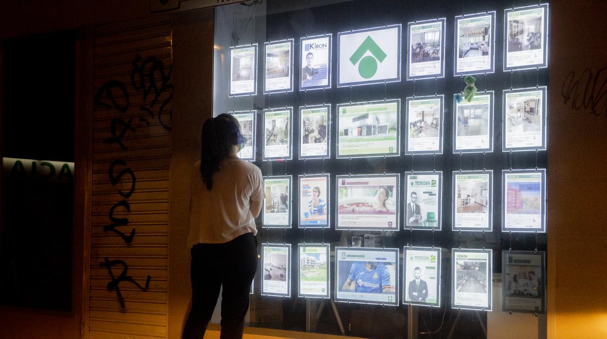 La organización alerta de que el encarecimiento de los precios producido entre 2014 y 2019, está dejando fuera del mercado inmobiliario a los jóvenes,