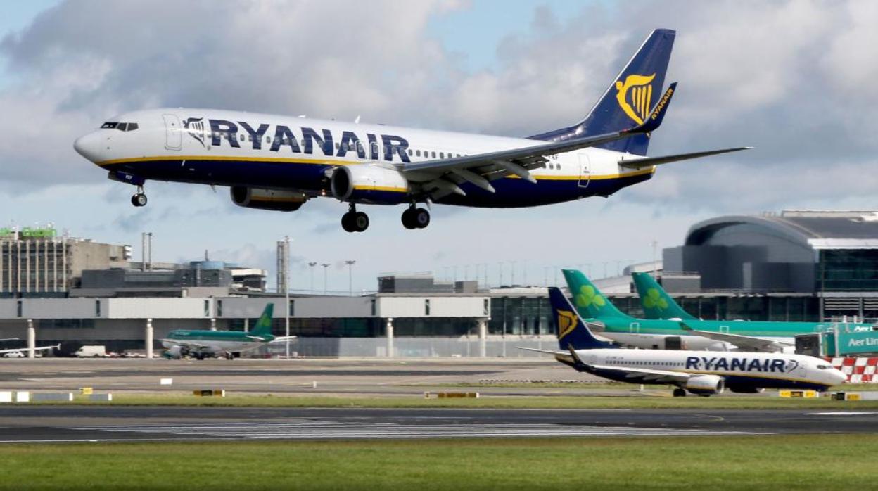 Ryanair advierte a los trabajadores que al menos 600 empleos están en peligro en España