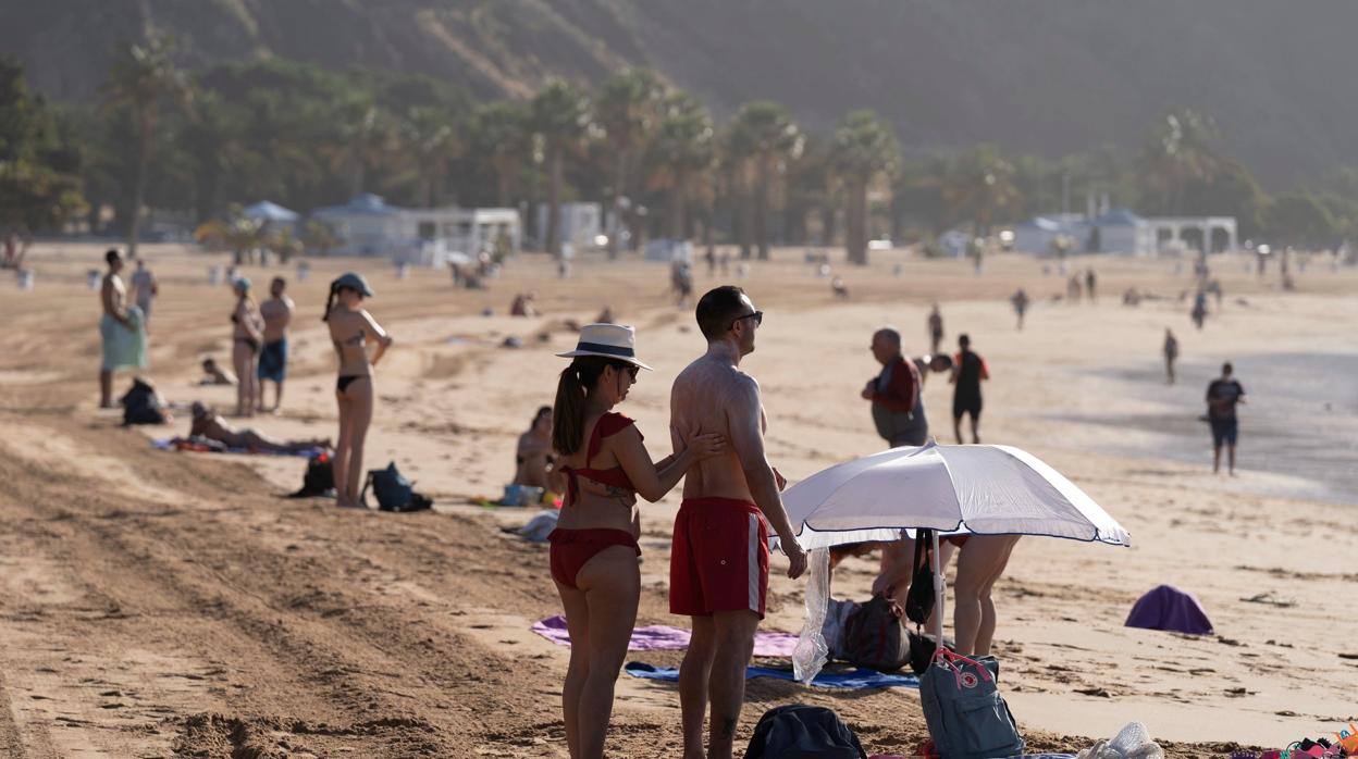 Imagen de la playa de Las Teresitas en Tenerife