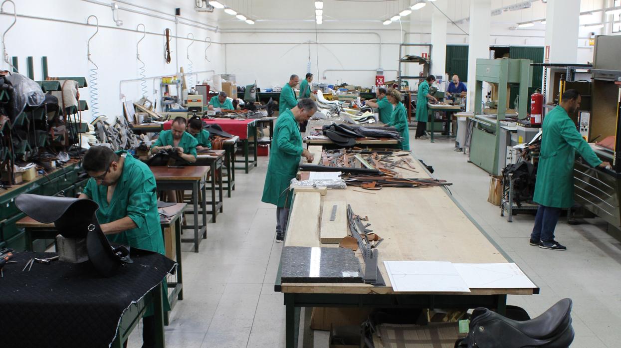 La producción manufacturera se hundió en abril