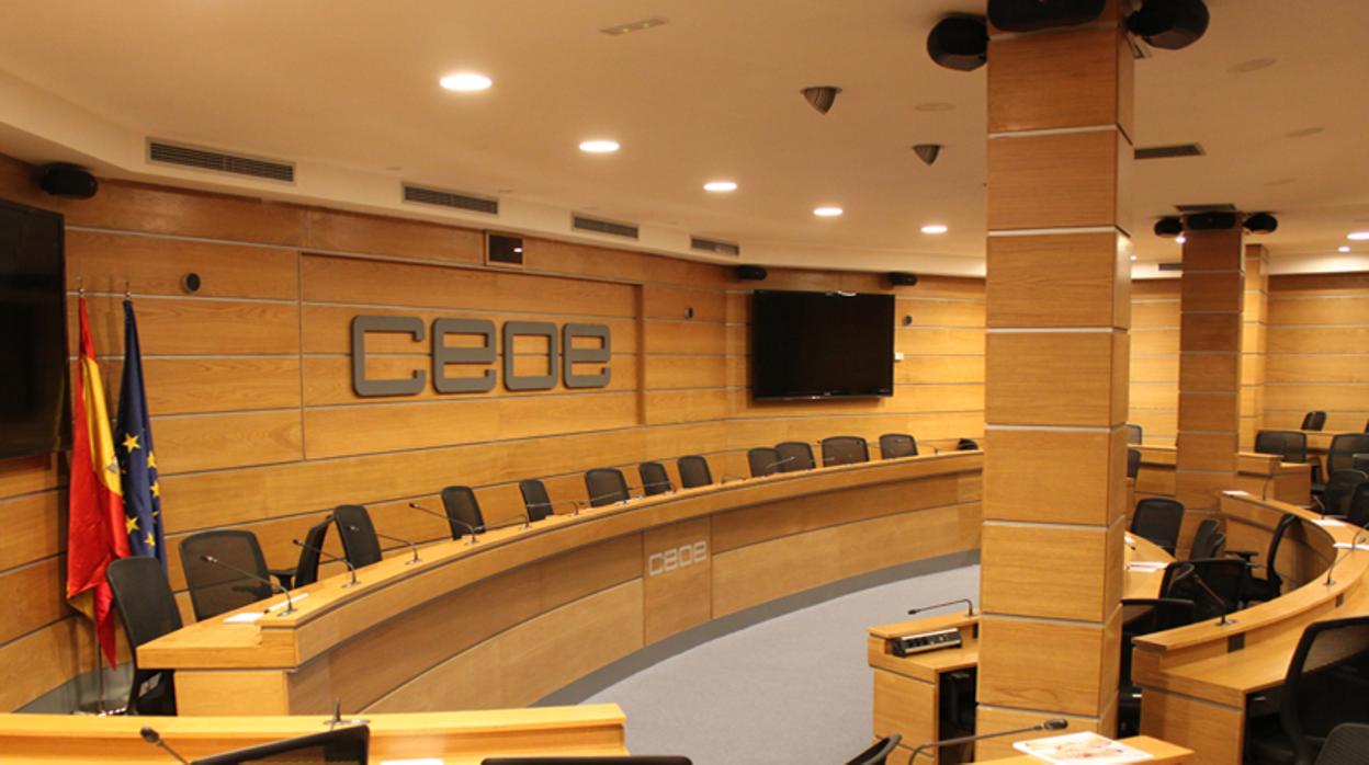Hemiciclo en la sede de la CEOE en Madrid